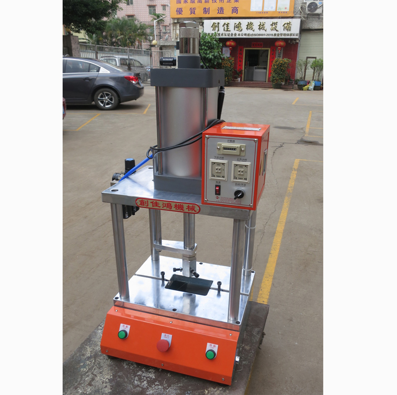 四柱氣動(dòng)沖床CH102系列